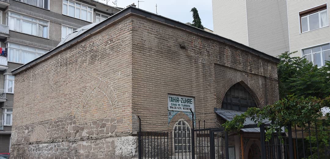 Tahir ile Zühre Camii ve Türbesi