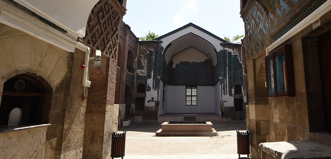 Sırçalı Medrese Mezar Anıtları Müzesi