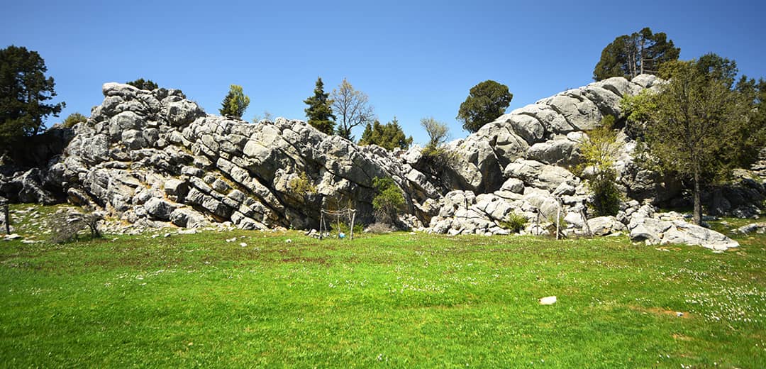 Dede Tarlası Mağarası