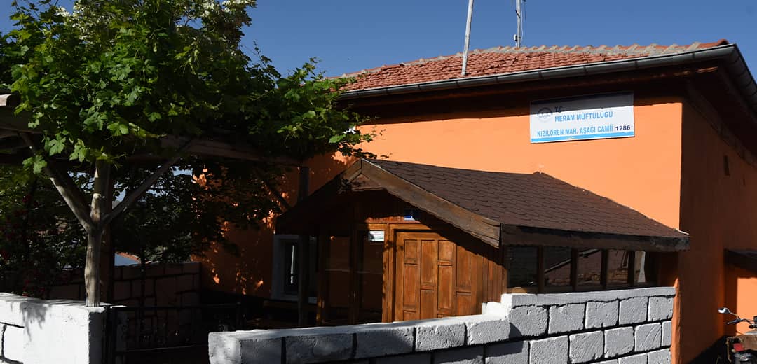 Kızılören Camileri