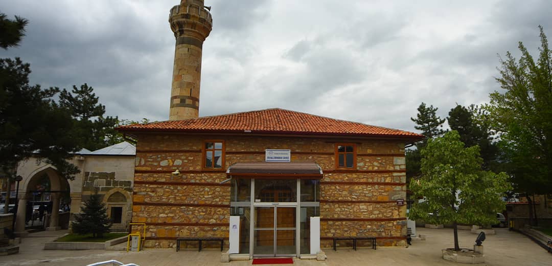 Muallimhane Camii ve Türbesi