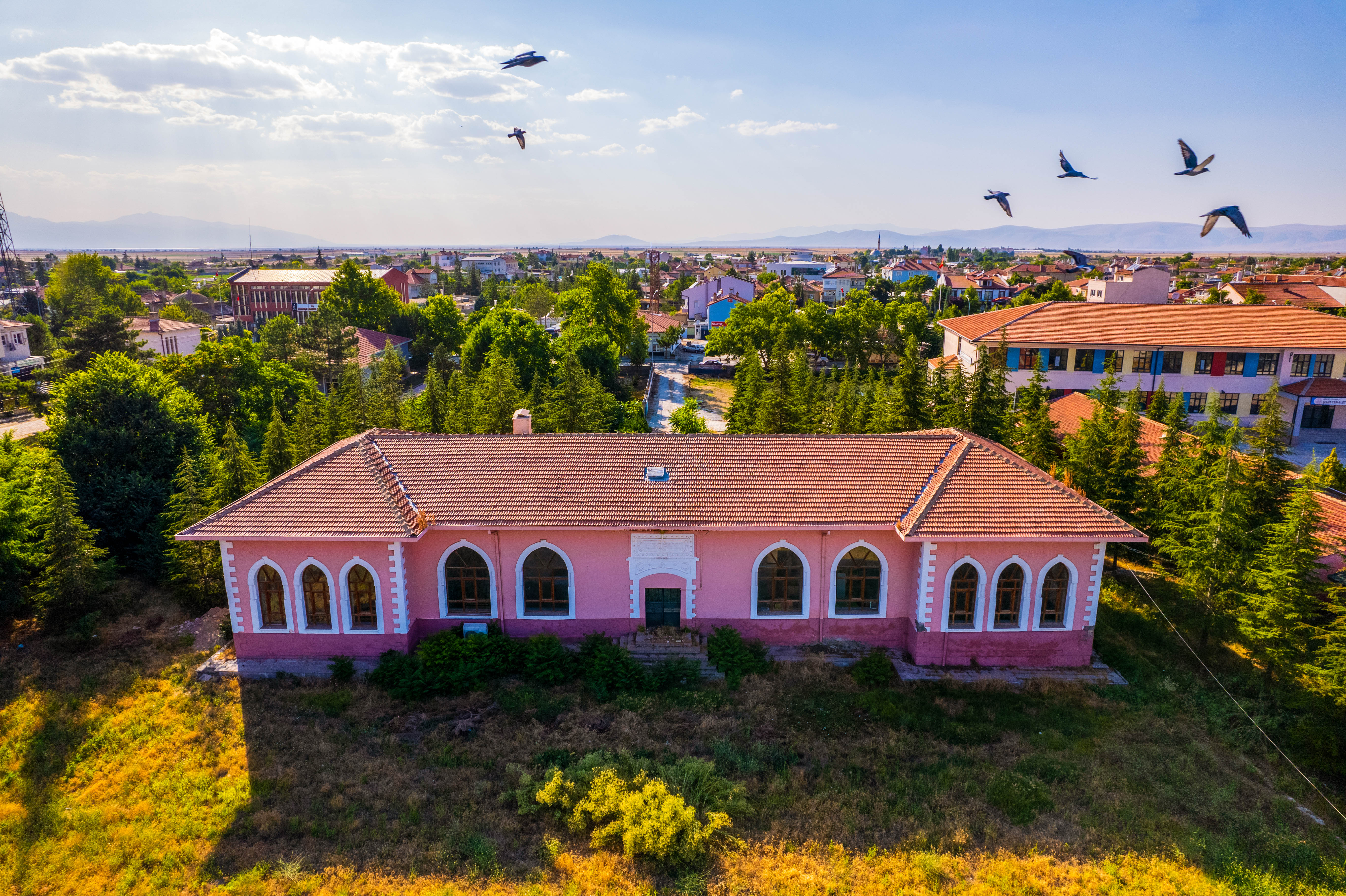 Tarihi Tuzlukçu Yatılı İlkokulu Binası